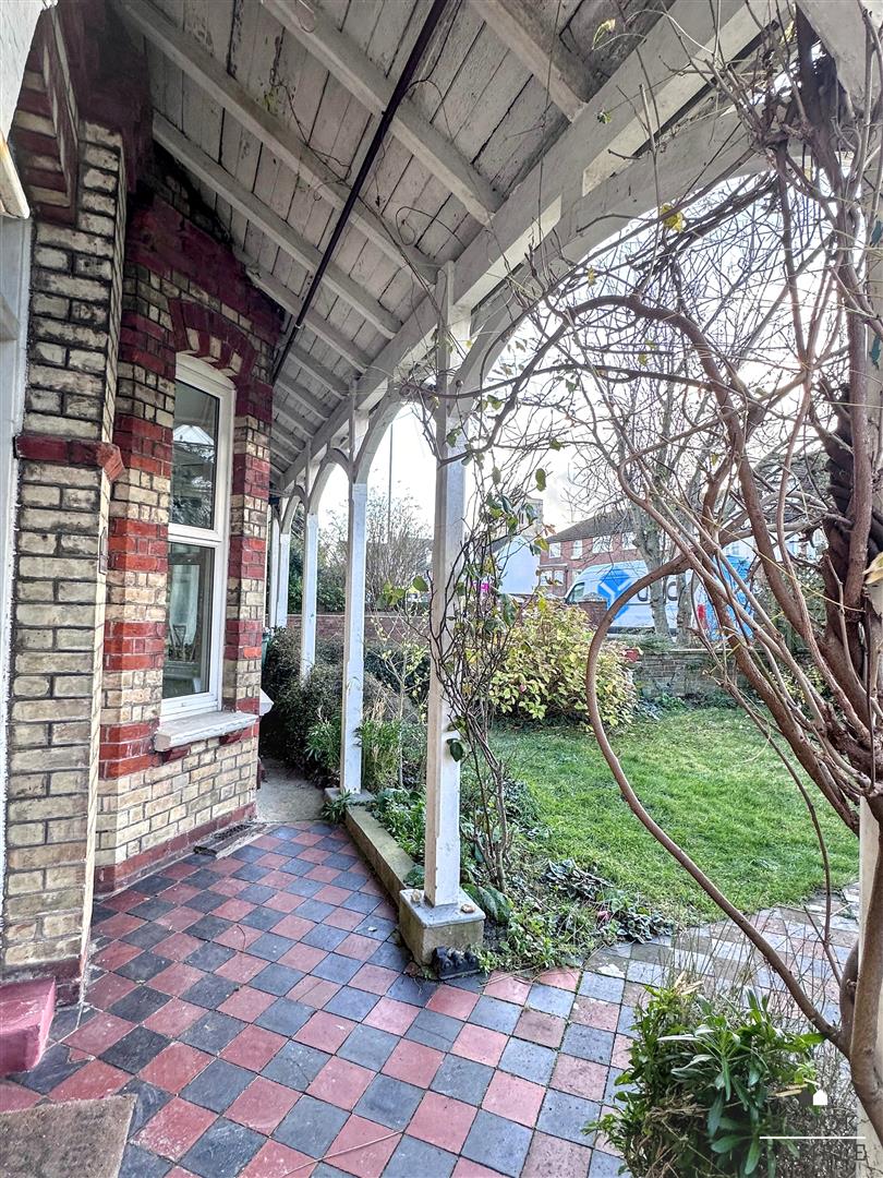 1 Bedroom Flat. Willingdon Road in Eastbourne,  9